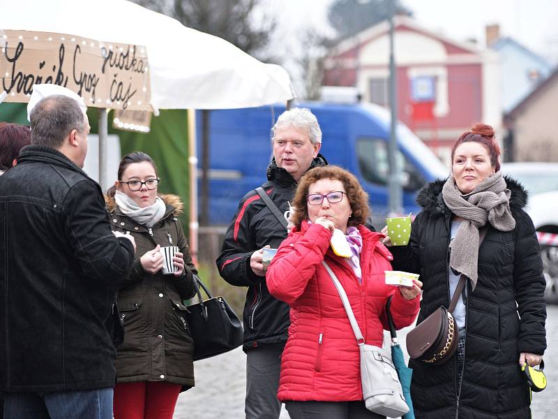 Z adventního setkání s mobilní zvonkohrou v podání Rosemarie Sauntiëns na náměstí T. G. Masaryka v Pyšelích.