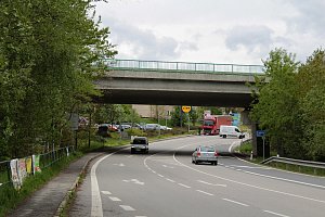 Protihluk na silnici I/3 kolem Votic zatím nevznikne, ŘSD ale opraví uzávěry dilatačních spár na mostě nad silnicí na Jankov a vybuduje protihlukové zábrany ze zábradlí.