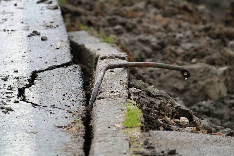 Rekonstrukce Pivovarského rybníka v Louňovicích pod Blaníkem, stav v pátek 21. května 2021.