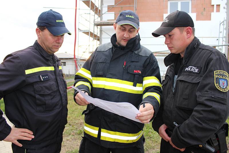 Průjezdnost sídlišť v Benešově a Vlašimi není pro hasiče vůbec ideální.