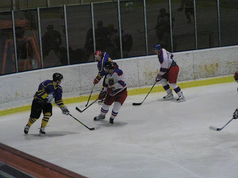První zápas play off II. hokejové ligy Benešov - Kobra Praha 6:1.