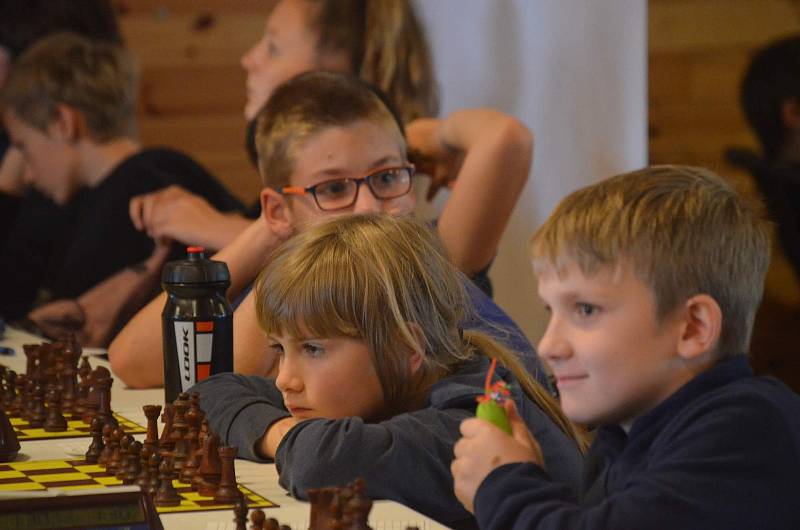 Ze šachového mistrovství Čech mládeže do 16 let v hotelu Kořínek v Příchovicích u Kořenova.
