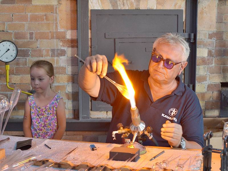 Třetí Skleněný jarmark se konal znovu v sázavské Huti František.