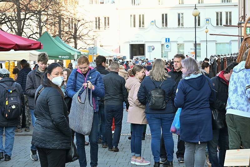 Z farmářských trhů na Masarykově náměstí v Benešově.