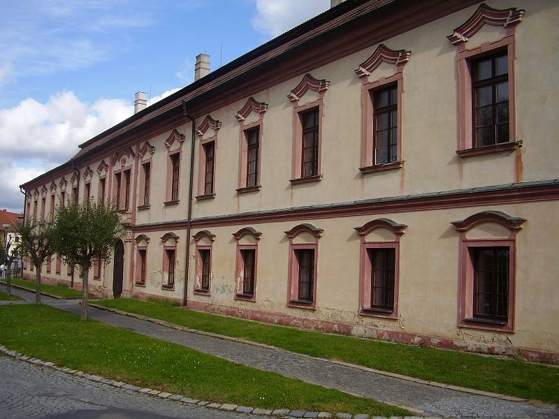 Nevyužitý zámek a park v Načeradci.