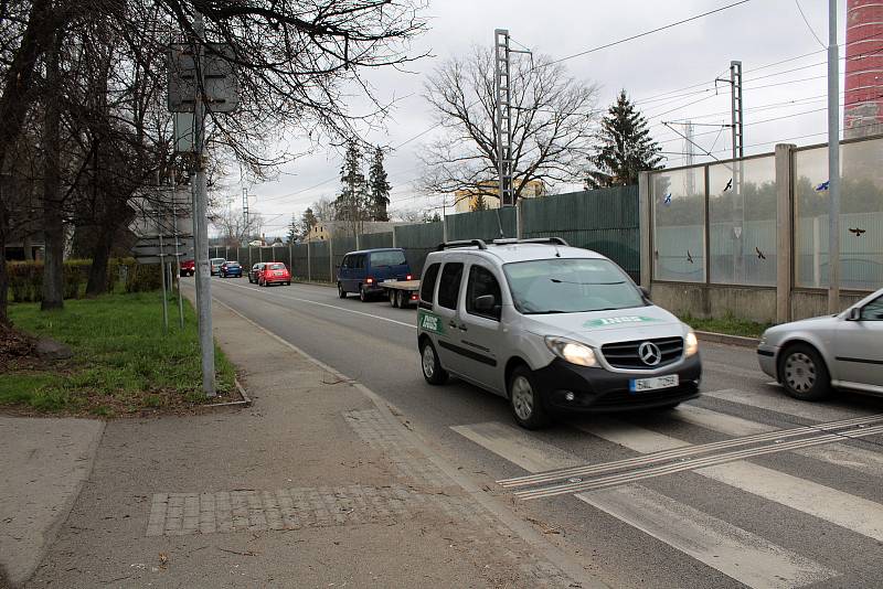 Zvýšená intenzita dopravy v ulicích Benešova kvůli uzavřené silnici I/3.