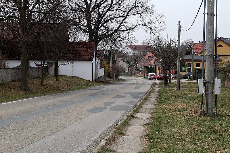 Průtah obcí Soběhrdy pohlídá od dubna měřič rychlosti jízdy.