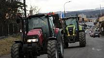 Průjezd traktorů Benešovem na protestní akci do Jesenice.