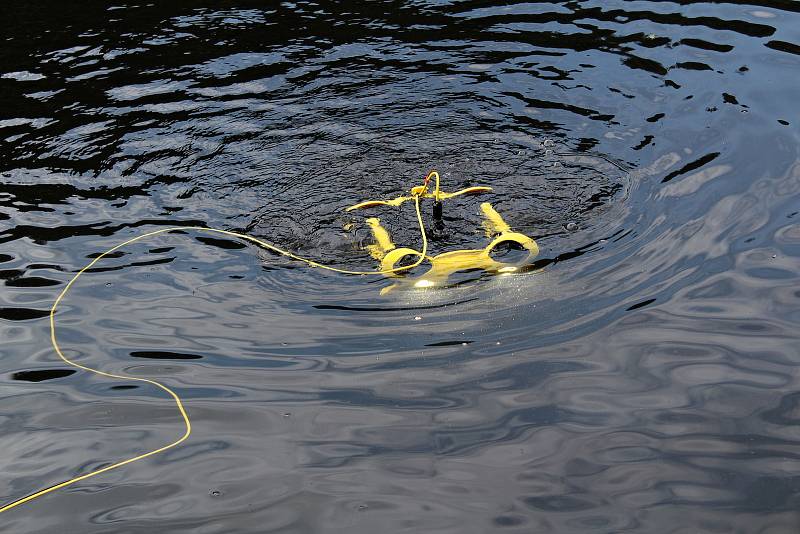 Podvodní dron slouží Poříčnímu oddělení Policie ČR Slapy už několik měsíců.