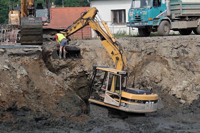 Pivovarský rybník v Louňovicích pod Blaníkem.