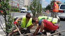 Instalace zábradlí u Bondy centra v Mladé Boleslavi.