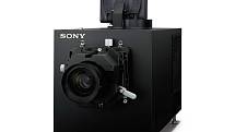 Projektor Sony SRX R515P, který bude nainstalován v Benešově.