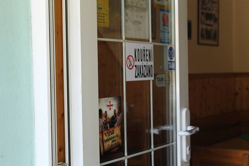 Restaurace na Benešovsku a jejich provozovatelé nový zákon o zákazu kouření příliš neprožívají. V případě, že někdo zákaz nebude respektovat, pomůže jim policie.