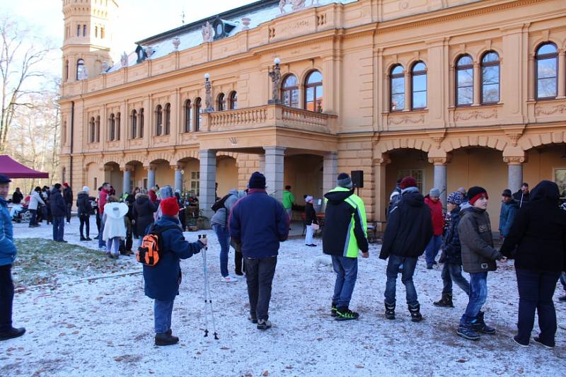 Tradiční vánoční jarmark se konal na zahradě i v interiéru Integrovaného centra sociálních služeb Odlochovice.