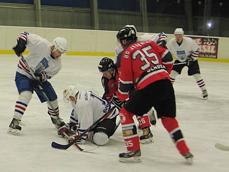 První čtvrtfinále play off krajské hokejové ligy Vlašim - Jesenice.