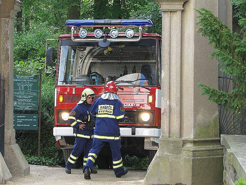 Požár v zámku Konopiště - taktické cvičení hasičských zásahových jednotek.