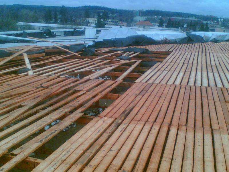 Opravy na střeše zimního stadionu