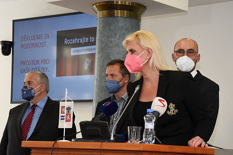 Z tiskové konference o dopadech koronavirové krize na Středočeský kraj.