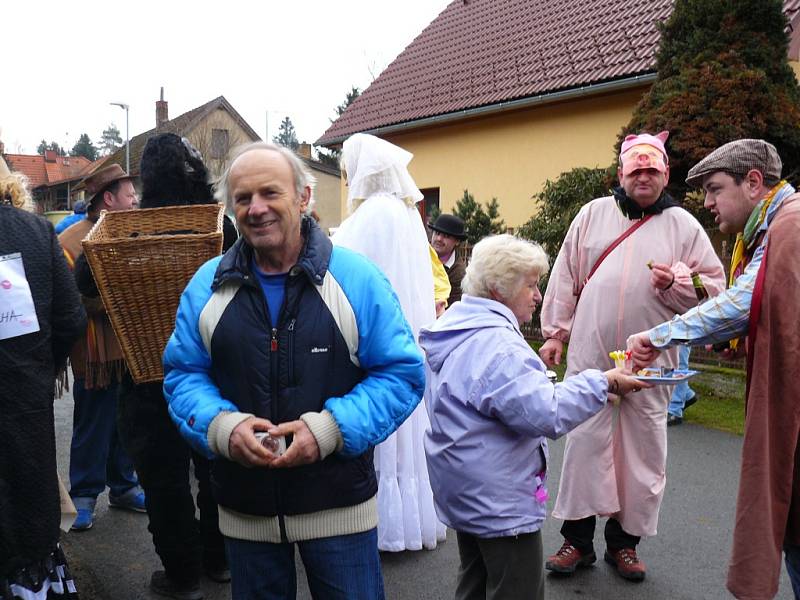 Masopust zahájili také v Pyšelích, a to tradičním průvodem masek.