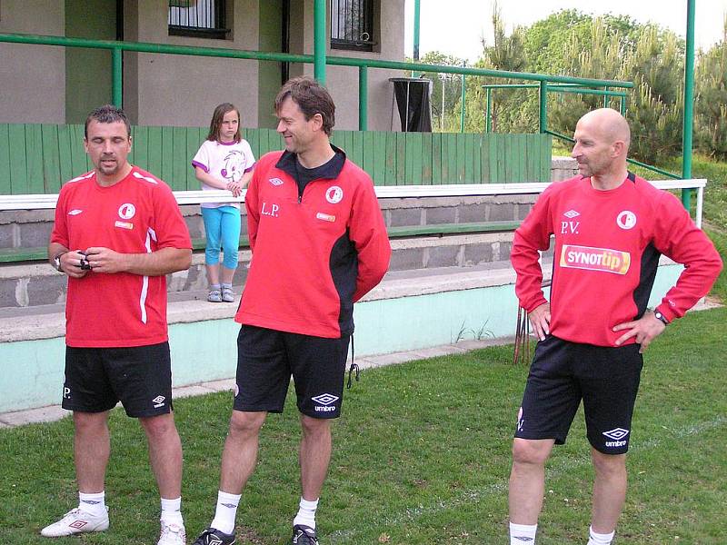 Michal Petrouš, trenér Slavie Praha, trénoval díky projektu Gambrinus Kopeme za fotbal, SK Olbramovice. 