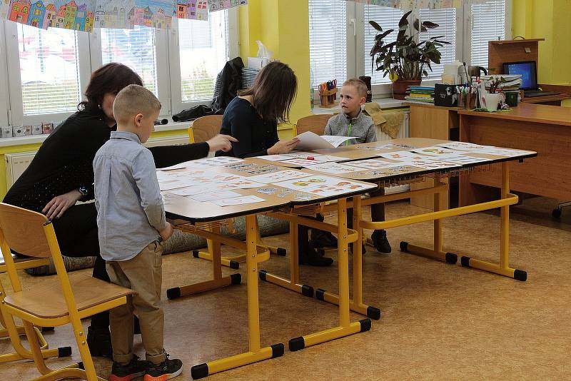 Ze zápisu dětí do první třídy v Základní škole Jiráskova v Benešově.