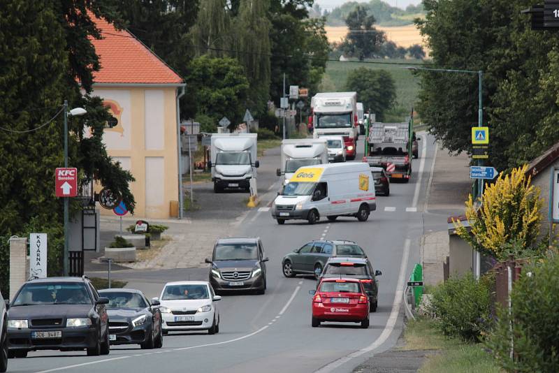 Protesty v Olbramovicích kvůli oddalování stavby obchvatu.