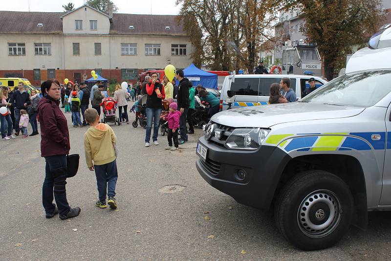 Složky integrovaného záchranného systému zavítaly do Táborských kasáren.