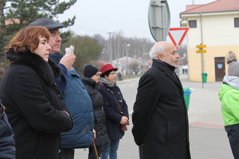 Odhalením pamětní desky na památku obětem transportu smrti si v pátek 25. ledna 2019 veřejnost a představitelé Čerčan připomněli tragickou událost starou 74 let.