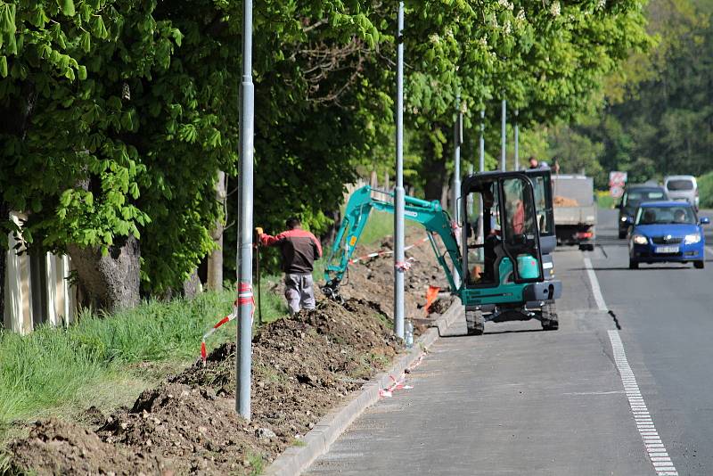 Silnici II/112 cestáři opravují také ve vlašimské Lidické ulici.