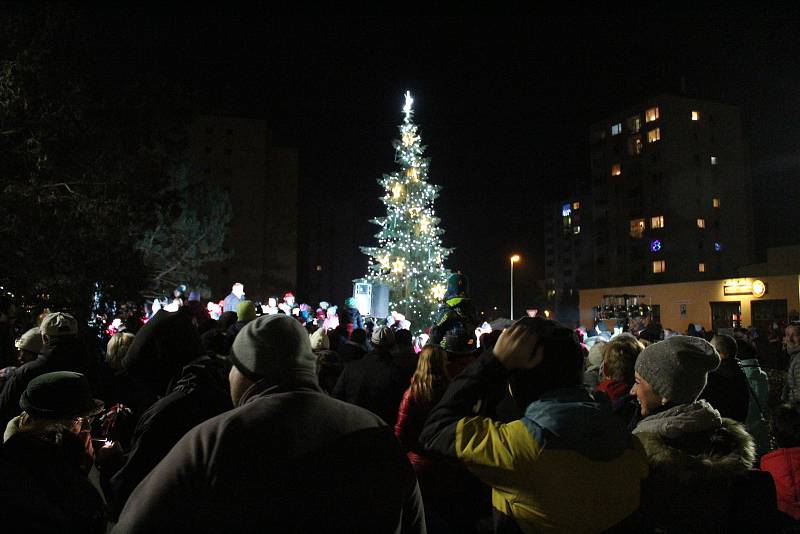 Rozsvěcení vánočního stromu v Týnci se konalo v sobotu 2. prosince.