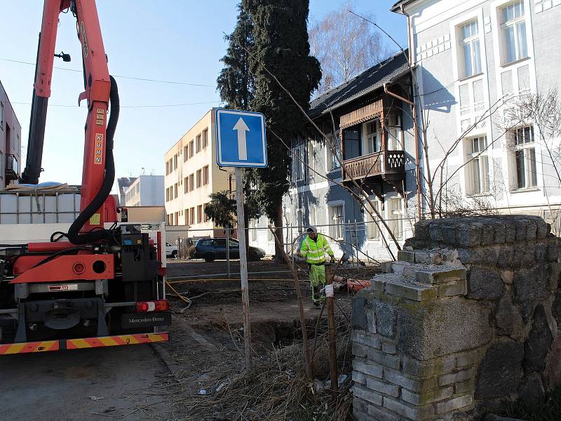 Revitalizaci Jiráskovy ulice v Benešově předchází rekonstrukce kanalizace.