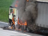 Hořící kamion na dálnici D1.