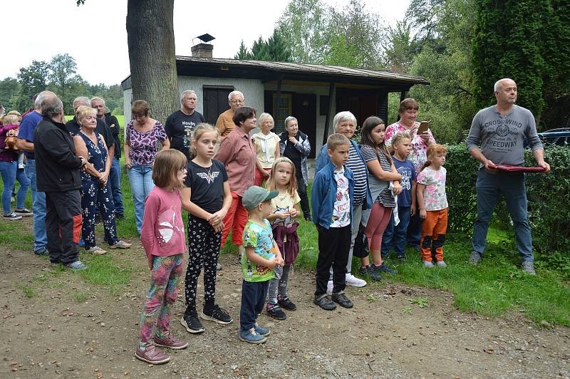 Mostek přes Štěpánovský potok z první republiky nahradili novým.