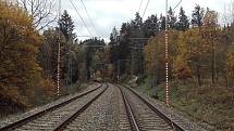 Strom na trolejích zastavil i vlaky na hlavní trati z Benešova do Prahy.