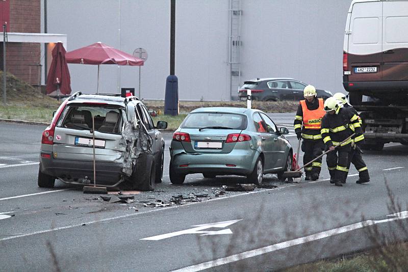 Nehoda na silnici I/3 na benešovských Červených Vršcích.