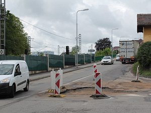 Havárie kanalizace v křížení Máchovy a Hodějovského ulice v Benešově