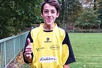 Alessandro Marcuccetti, patnáctiletý Ital, hraje za muže v SK Načeradec. 