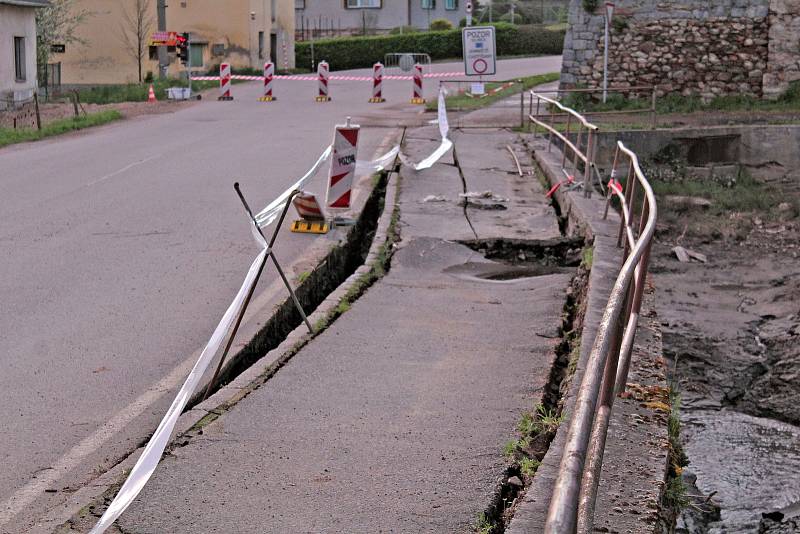 Pivovarský rybník v Louňovicích pod Blaníkem během rekonstrukce.