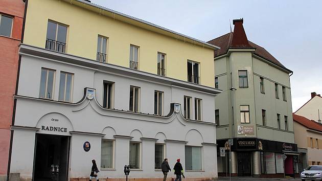 Radnice města Benešova na Masarykově náměstí.