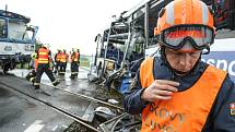 Ke srážce vlaku s autobusem došlo u Struhařova na Benešovsku v neděli 14. června.