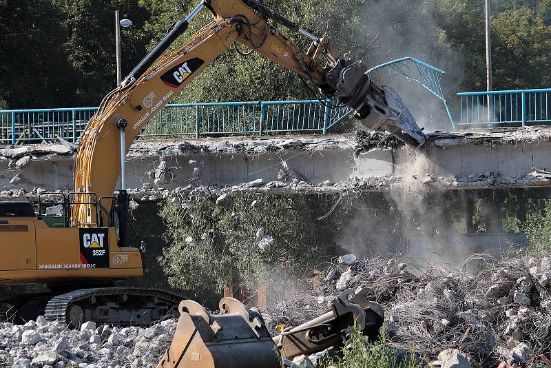 Demolice mostu v Sázavě.