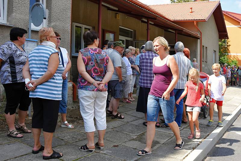 Z protestu proti rušení a omezování provozu středočeských osobních vlaků v Trhovém Štěpánově.