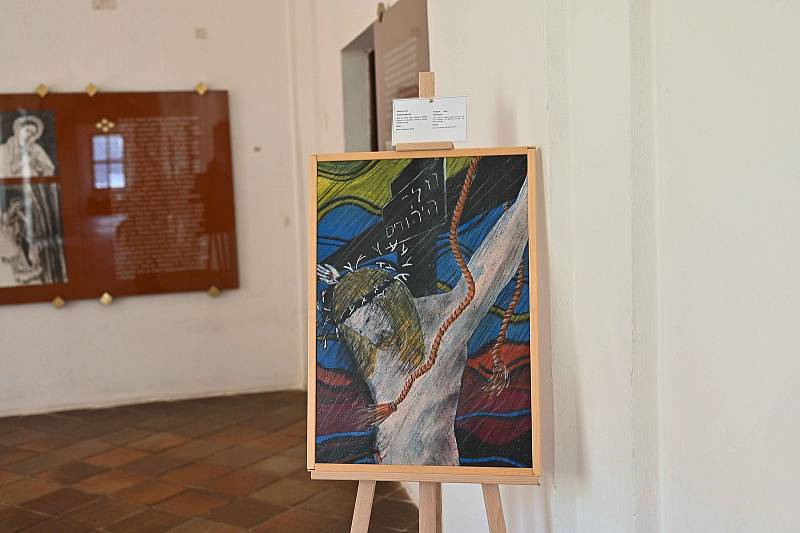 Z výstavy obrazů Ježíšova křížová cesta v Sázavském klášteře.