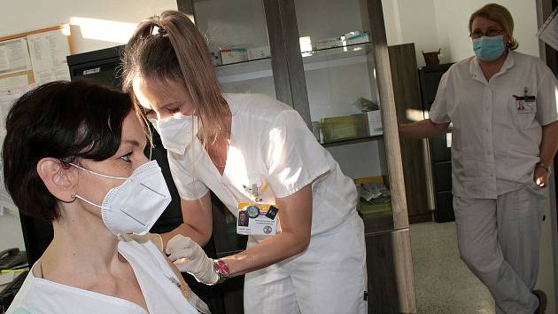 Očkování vakcínou proti covidu-19 v Nemocnici Rudolfa a Stefanie v Benešově.