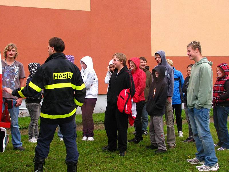 Den ochrany obyvatelstva v choceradské škole.