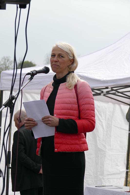 Demonstrace na Letné byla věnována rodině a právům dětí navštěvovat školu bez testování na covid a jiných podmínek s nim spojených.