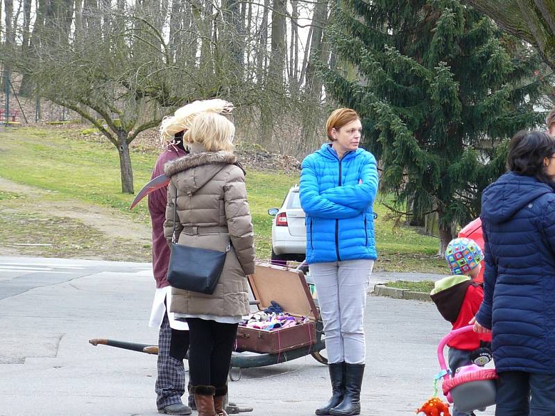 Masopust zahájili také v Pyšelích, a to tradičním průvodem masek.