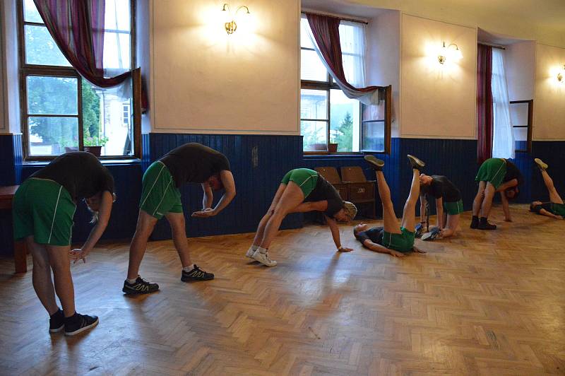 Sokolové z Louňovic pod Blaníkem uspořádali večerní setkání na zámku.