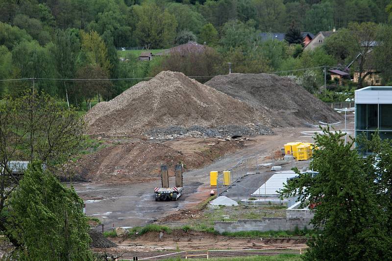 Olbramovice a okolí z dominanty obce, věže kostela Všech svatých.