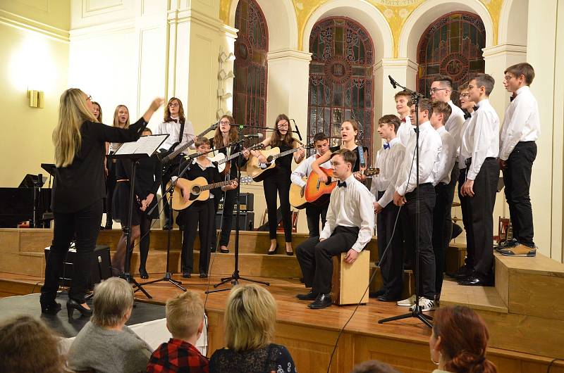 Vánoční koncert v aule benešovského gymnázia.